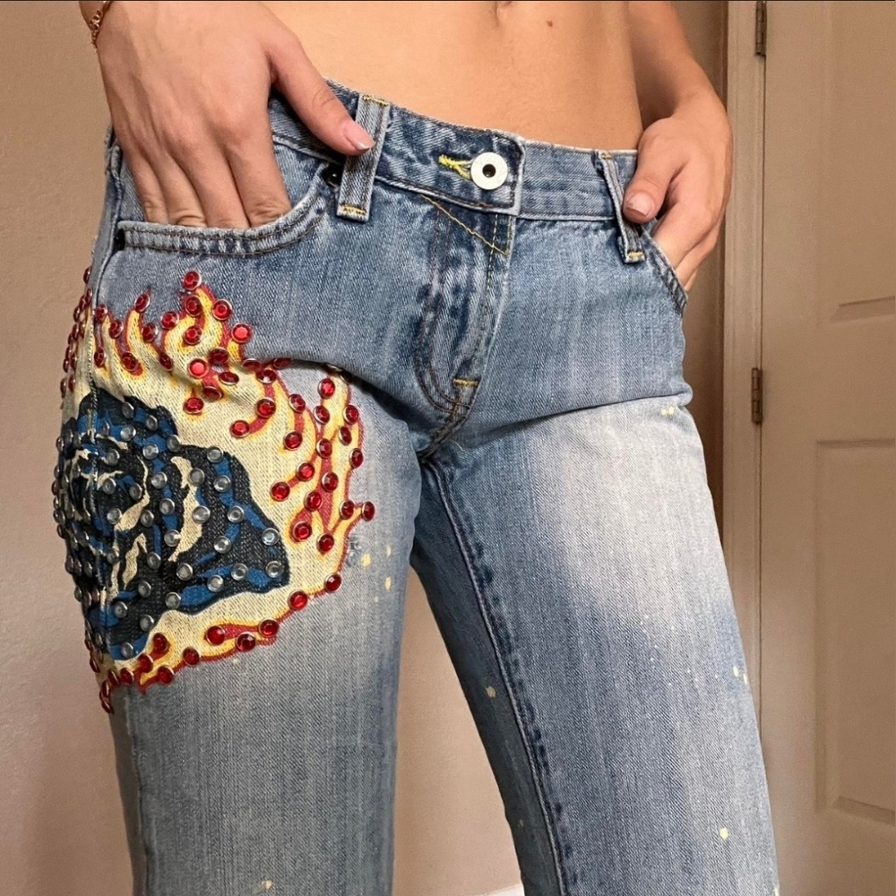 ❤️ YANK VINTAGE Y2K FLAMING ROSE RHINESTONE EMBELLISHED STRAIGHT LEG JEANS - Picture 3 of 16